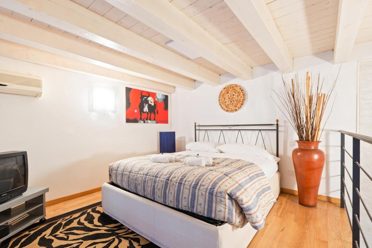 Guesthost - Loft Di Design Porta Romana & Corso Lodi — Photos 3