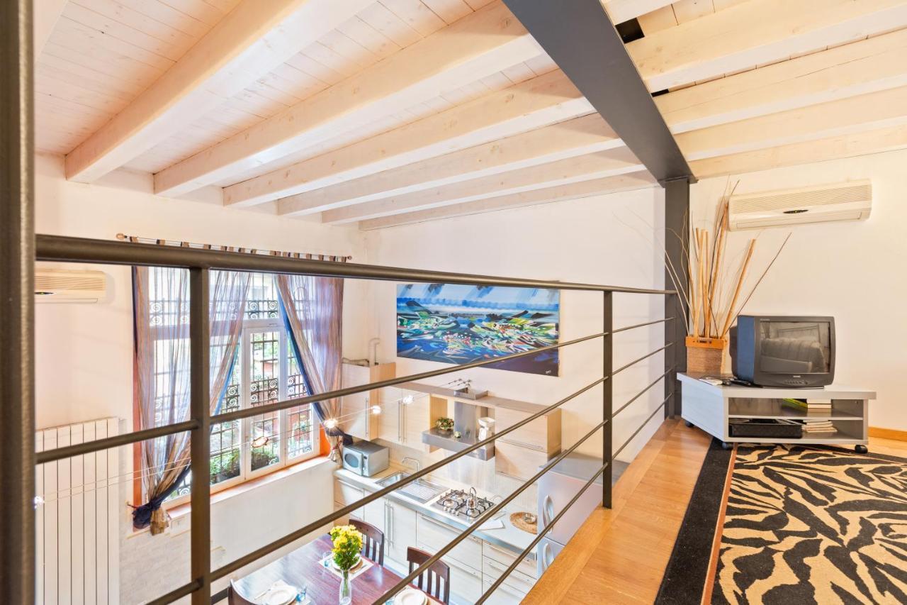 Guesthost - Loft Di Design Porta Romana & Corso Lodi — Photos 1